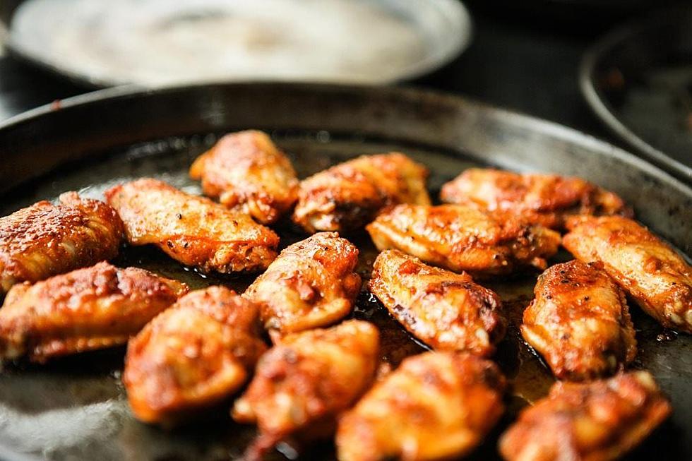 17 Spots To Order Garlic Parm Chicken Wings
