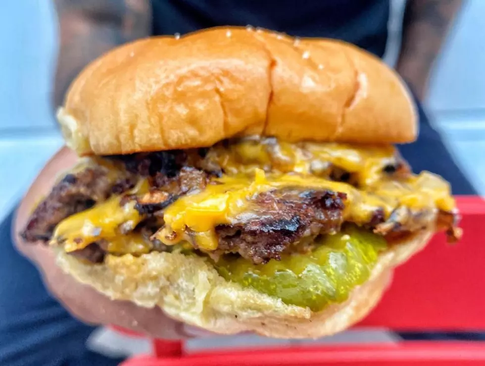 This New York Restaurant Serves Up The Best Cheeseburger In NY