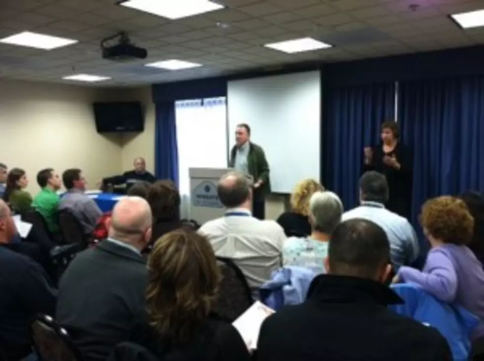 Hanna Talks Sequestration With DFAS Employees