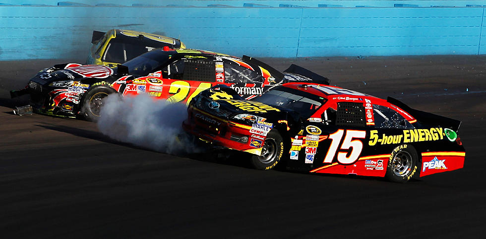 NASCAR Brawl – Jeff Gordon And Clint Bowyer Pit Crews Fight At Phoenix [VIDEO]