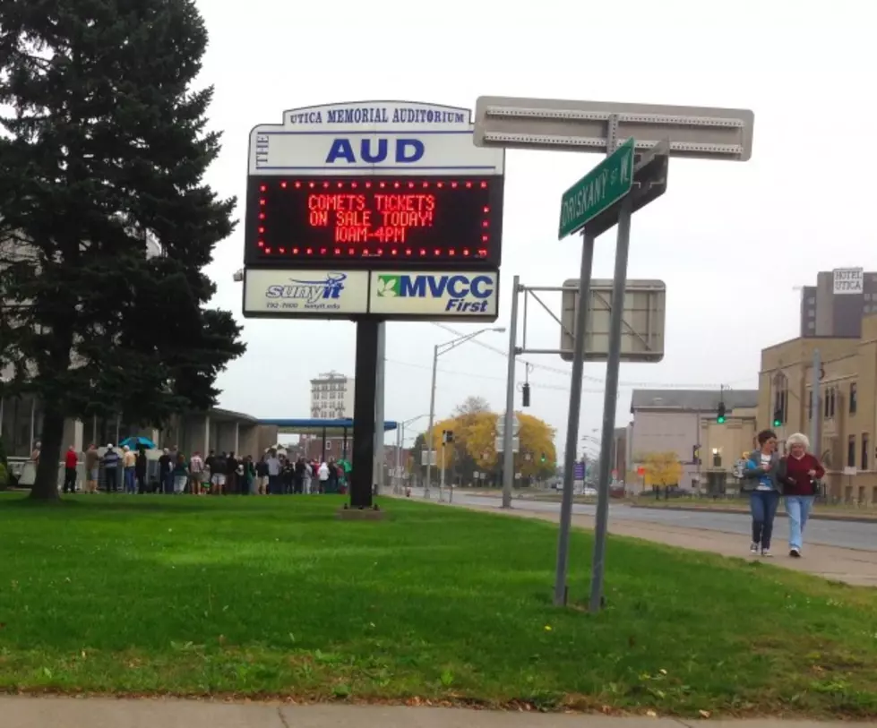 Fans Line Up at &#8216;Aud&#8217; to Buy Single-Game Comets Tickets