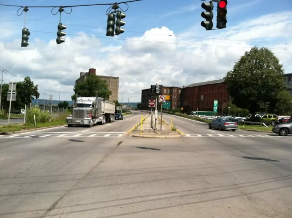 New Traffic Signal At Burrstone Road And Lincoln Avenue
