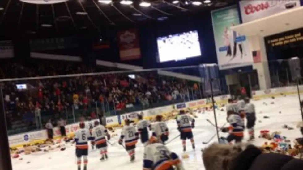 Utica College Hockey Scores &#8216;Teddy Bear Toss&#8217; Win over Salve Regina