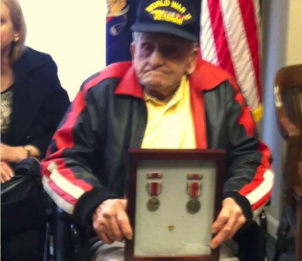 Hanna Presents Medals To World War II Veteran