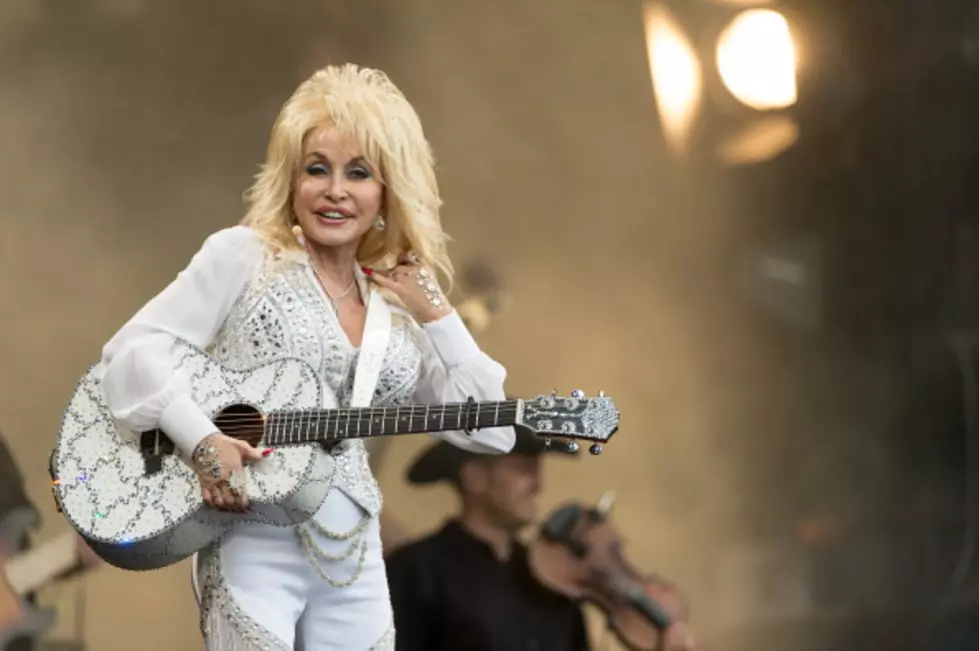 Dolly Parton Wants to Adopt “Dolly” the Dog