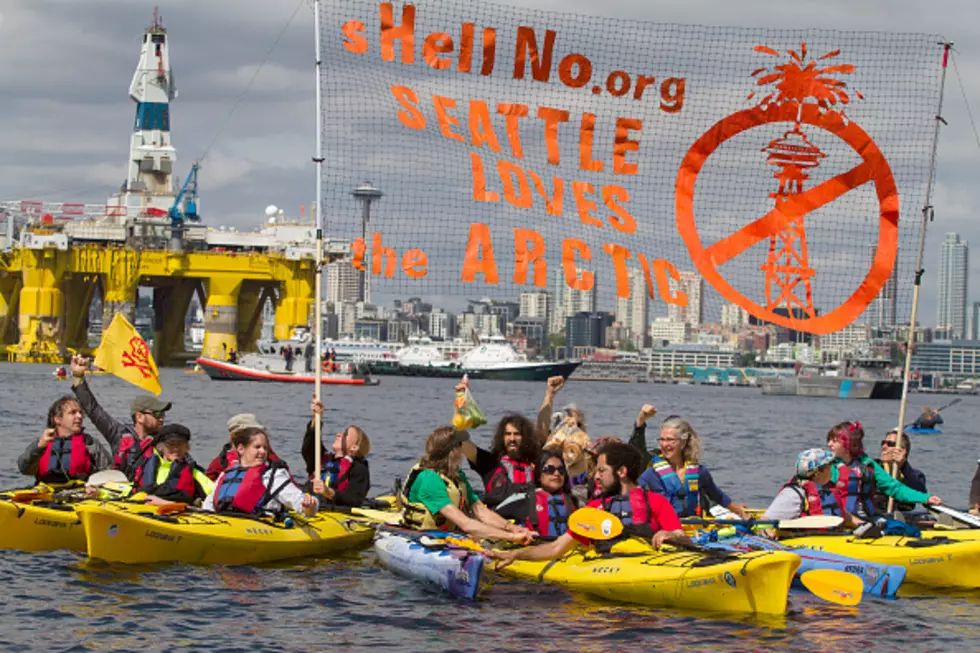 Kayak Protesters Detained After Trying to Stop Shell Oil Rig