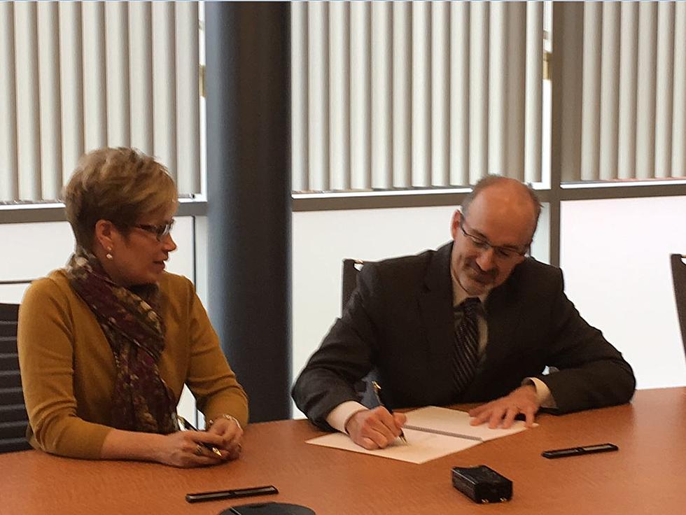 Utica College And MVCC Sign Articulation Agreement