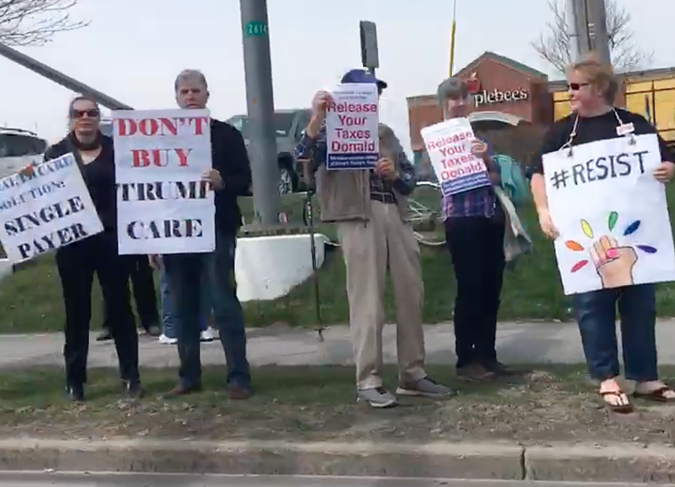 Anti Trump Demonstration in New Hartford [VIDEO]