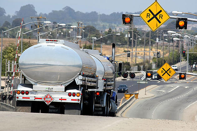 Tanker Truck Leaks Liquid Hydrogen, Hazmat Teams Respond