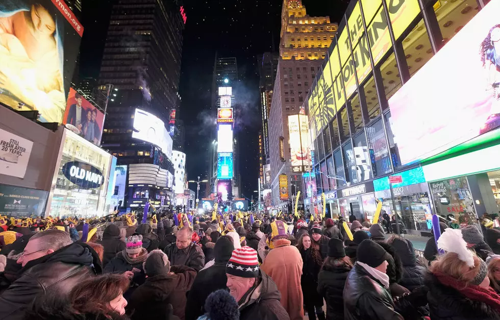 Throngs To Pack Times Square For Mild, Rainy New Year&#8217;s Eve