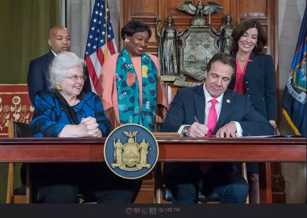 NY Governor Signs Early Voting Bill Into Law