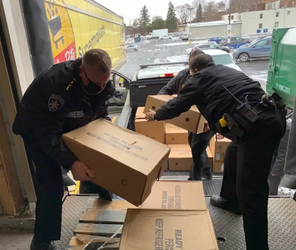 Sheriff’s Office Delivers Turkeys To Utica Food Pantry