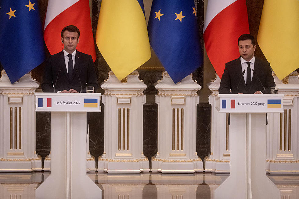 Macron: Putin Told Him Russia Won't Escalate Ukraine Crisis