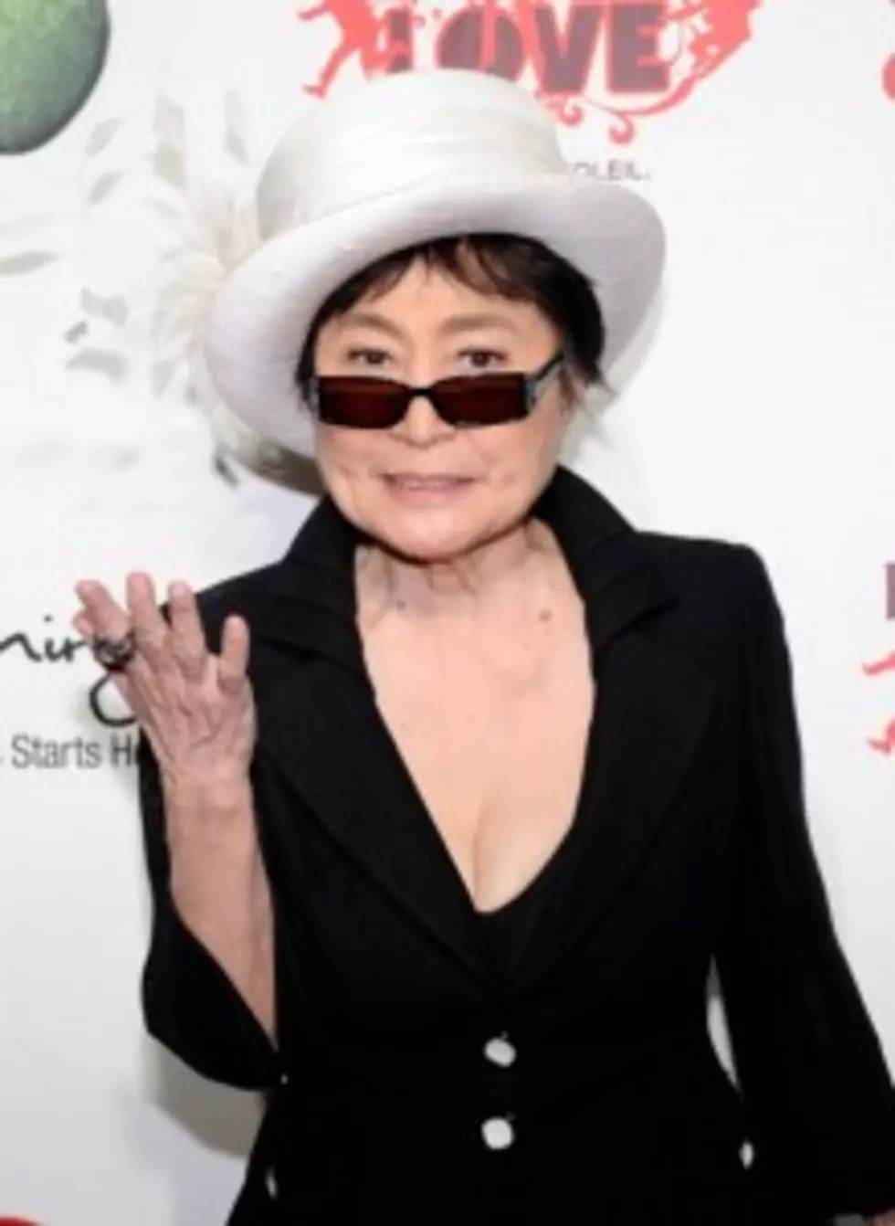 Yoko Ono Threatens To Sue John Lennon Themed Pub