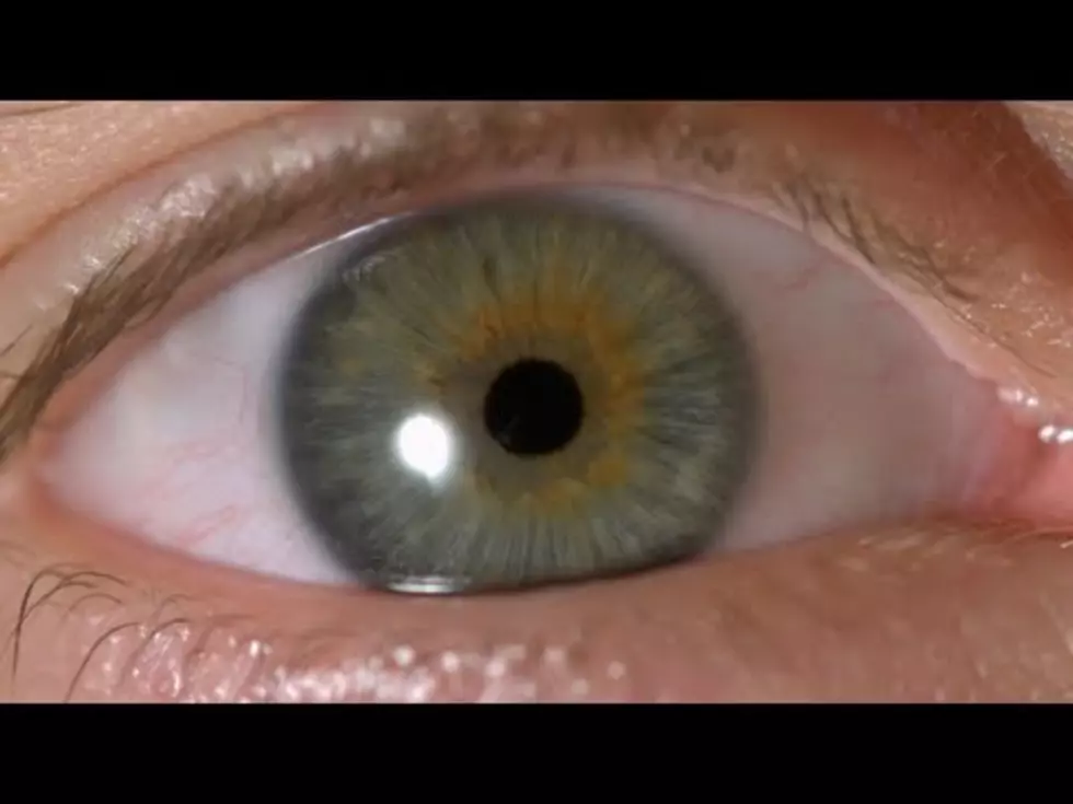 Filming an Eye in Slow Motion [VIDEO]