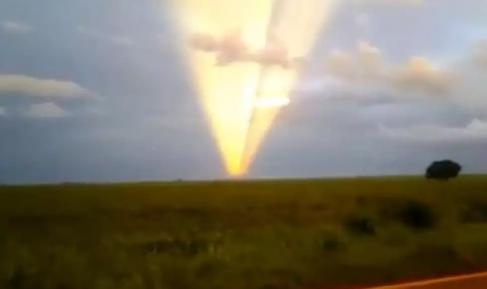 Ray Of Light Over The Skies Of The City Of Palotina- Strange Lights Spotted Over Brazil