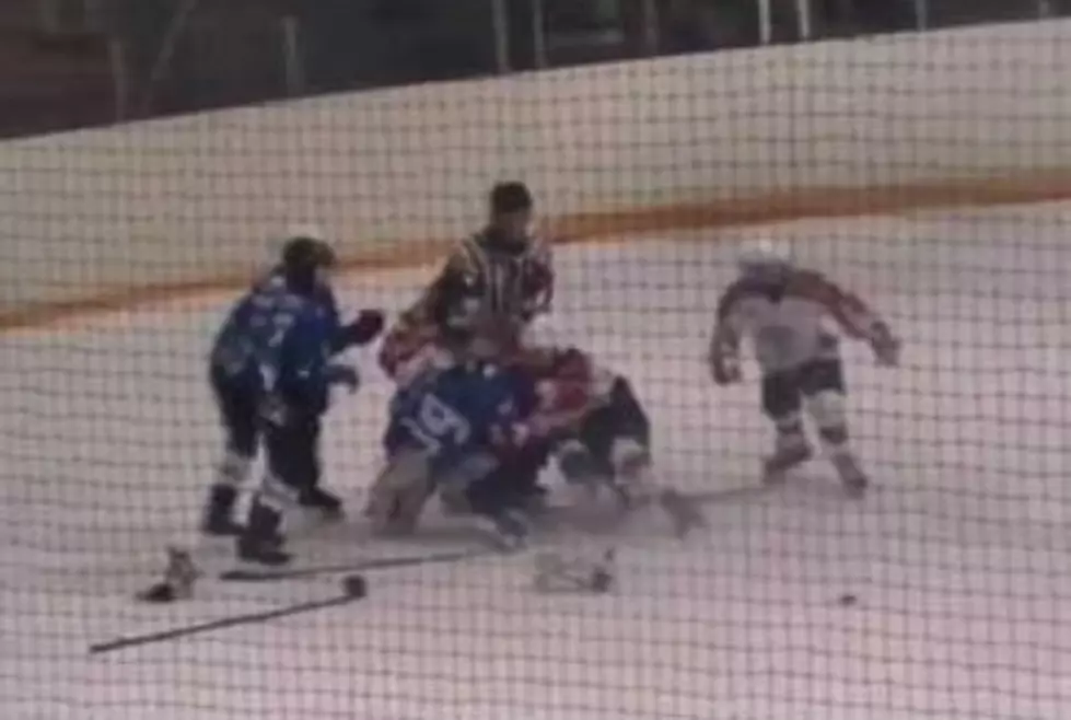 Watch The Most Epic Hockey Fight Ever, The NHL Ain&#8217;t Got Nothin On This Russian Youth Hockey League!