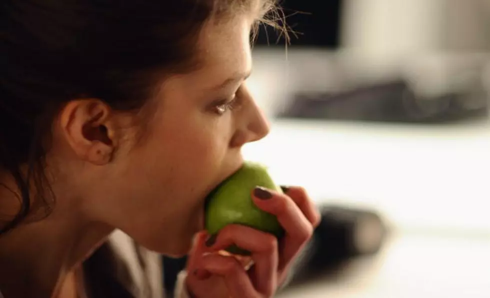 We&#8217;ve Been Wrong This Whole Time? How To Properly Eat An Apple