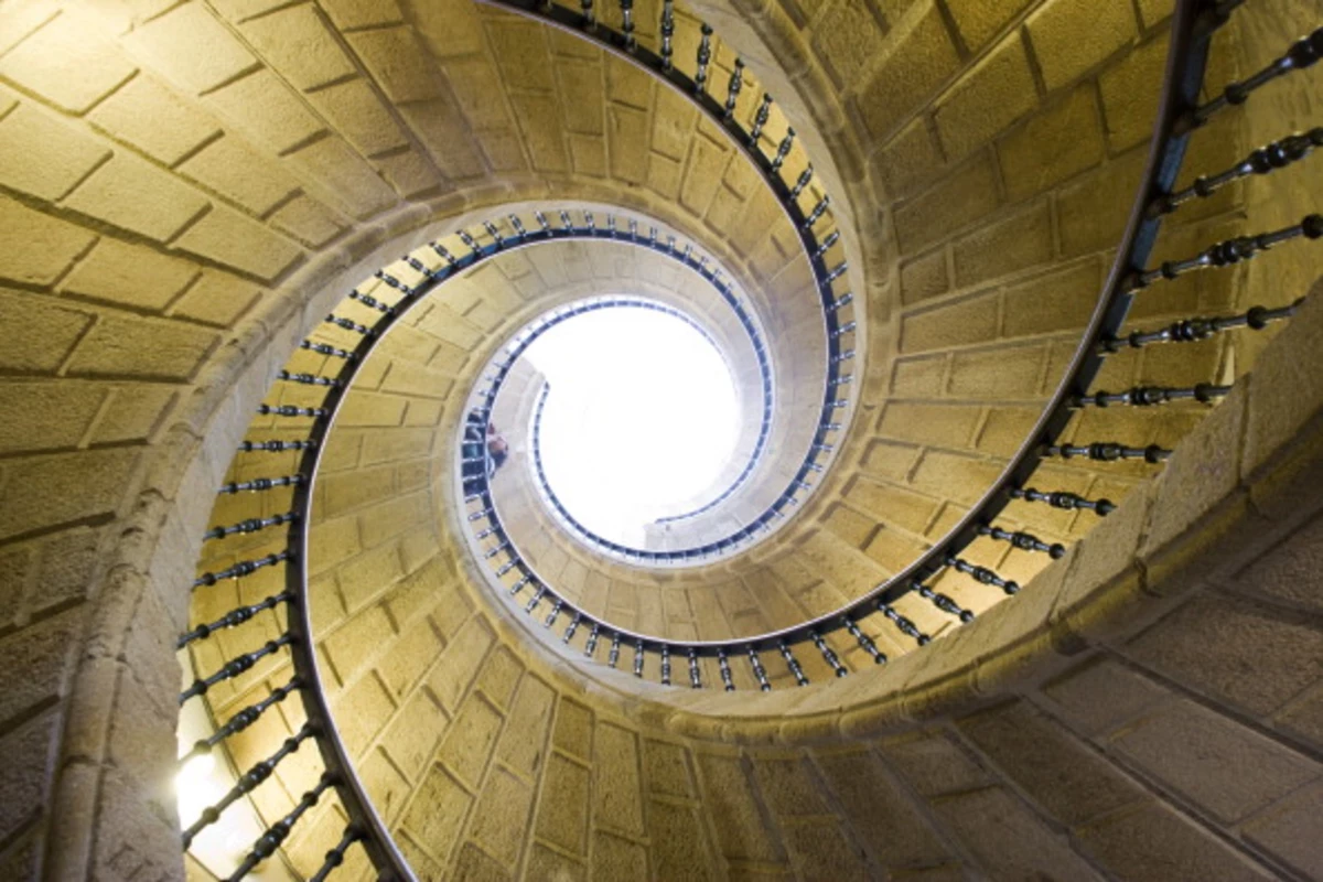 Лестница вела. Спиральные лестницы в будущее. Esherian straicase. Escherian Stairs. Фото спиральная лестница идущая вверх.