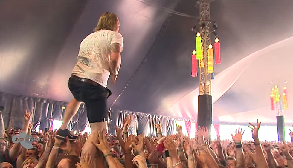 Singer Impressively Catches Cup Of Beer While Crowd-Walking