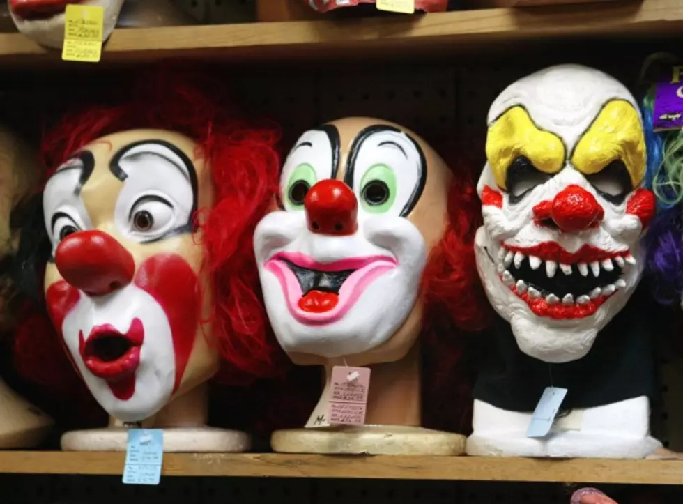 Creepy Clown Haunts Cemetery [VIDEO]