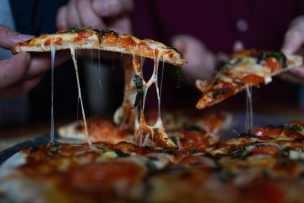 google doodles - How do you divide the Muzzarella pizza into 7