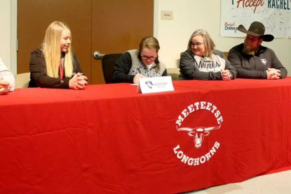 Amanda Cooley from Meeteetse Signs with SD Mines for Track