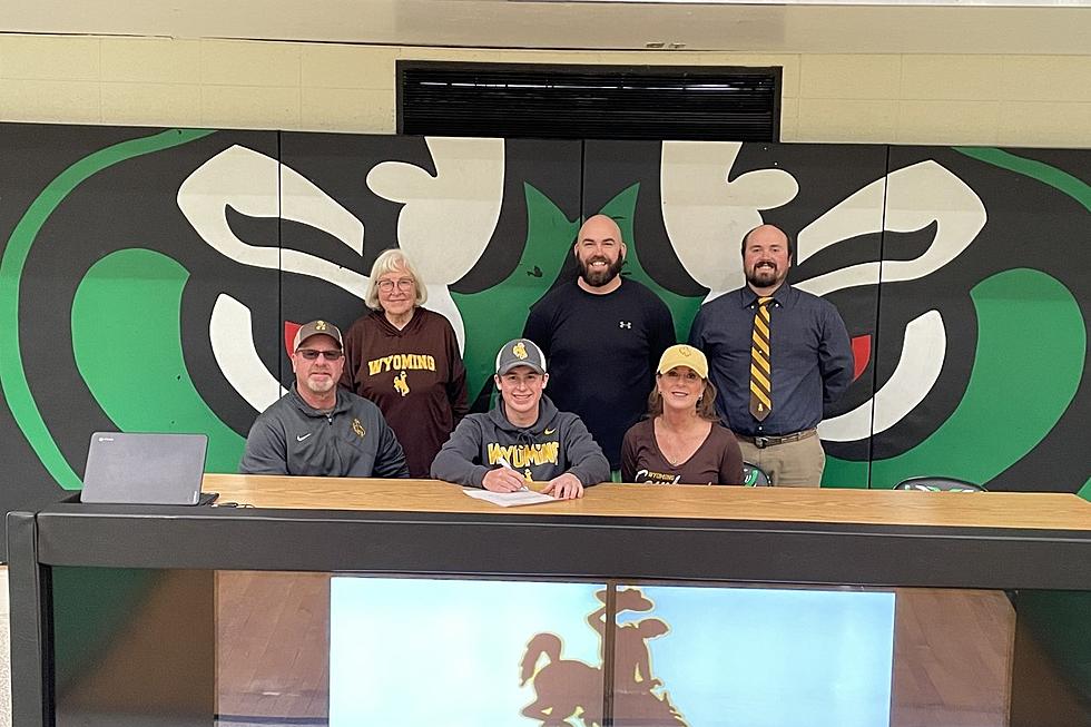 Lander’s Jaren Calkins Signs with UW for Golf