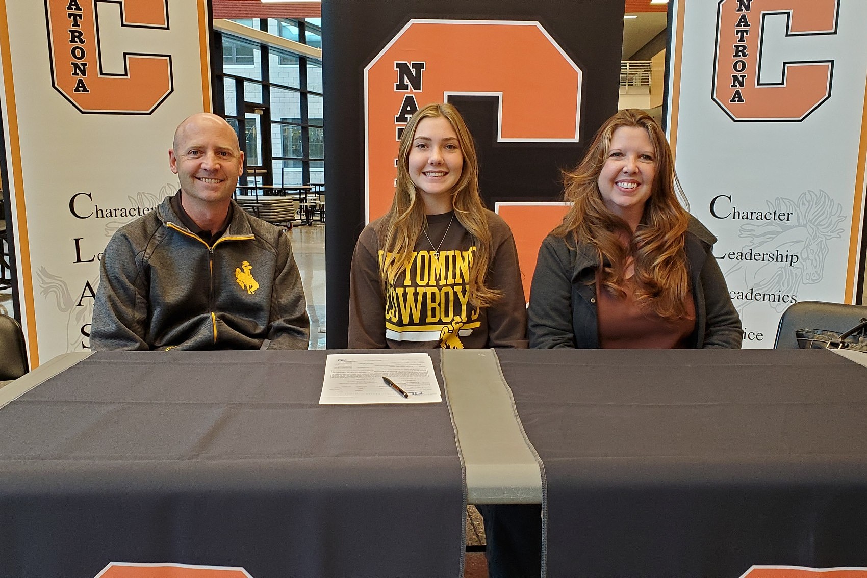 Natrona's Sophie Spiva Signs with UW for Golf