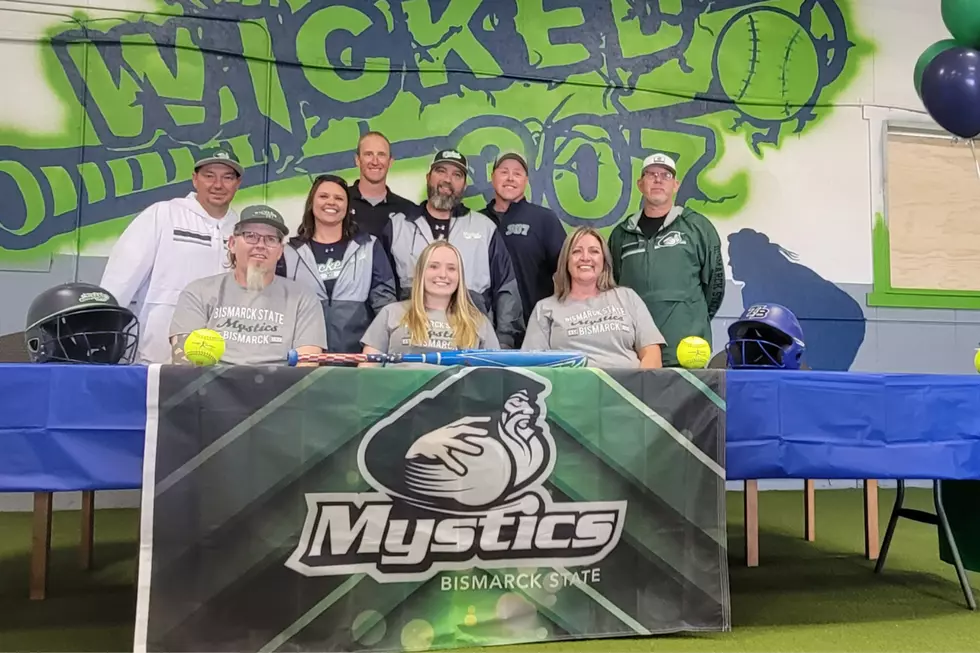 Gillette&#8217;s Logan Brown Signs at Bismarck State College for Softball