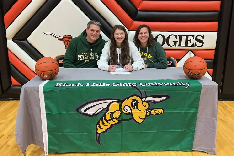 Jaylen Ostenson of Newcastle Signs for Basketball at Black Hills State