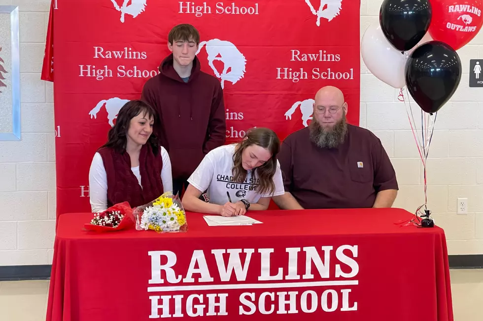 Eva Nitschke of Rawlins Signs for Track at Chadron State