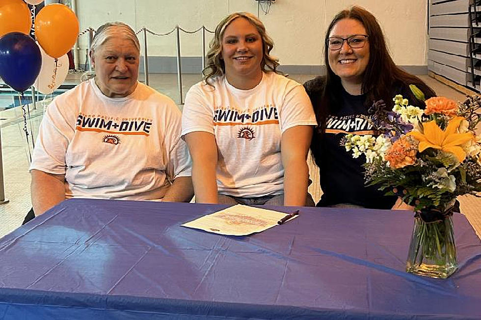 Ryann Drube from Gillette Signs at Fresno Pacific for Swimming