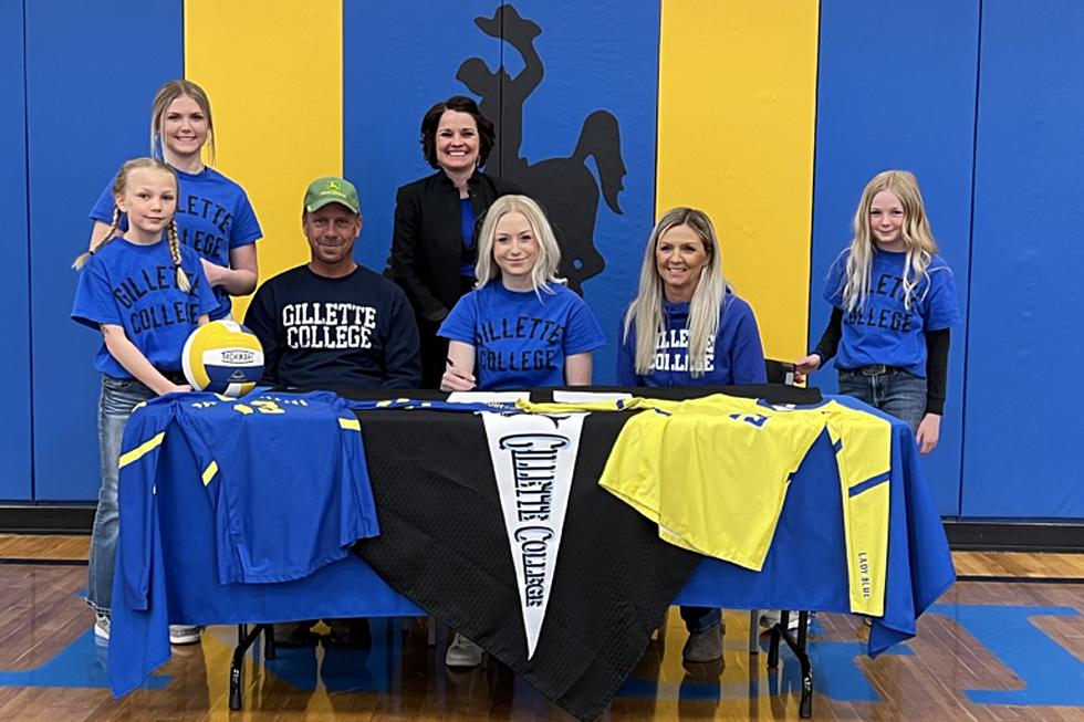 Shoshoni’s Hailey Donelson Signs with Gillette College