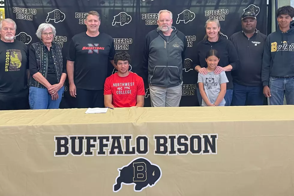 Eli Patterson of Buffalo Signs at Northwest College for Basketball