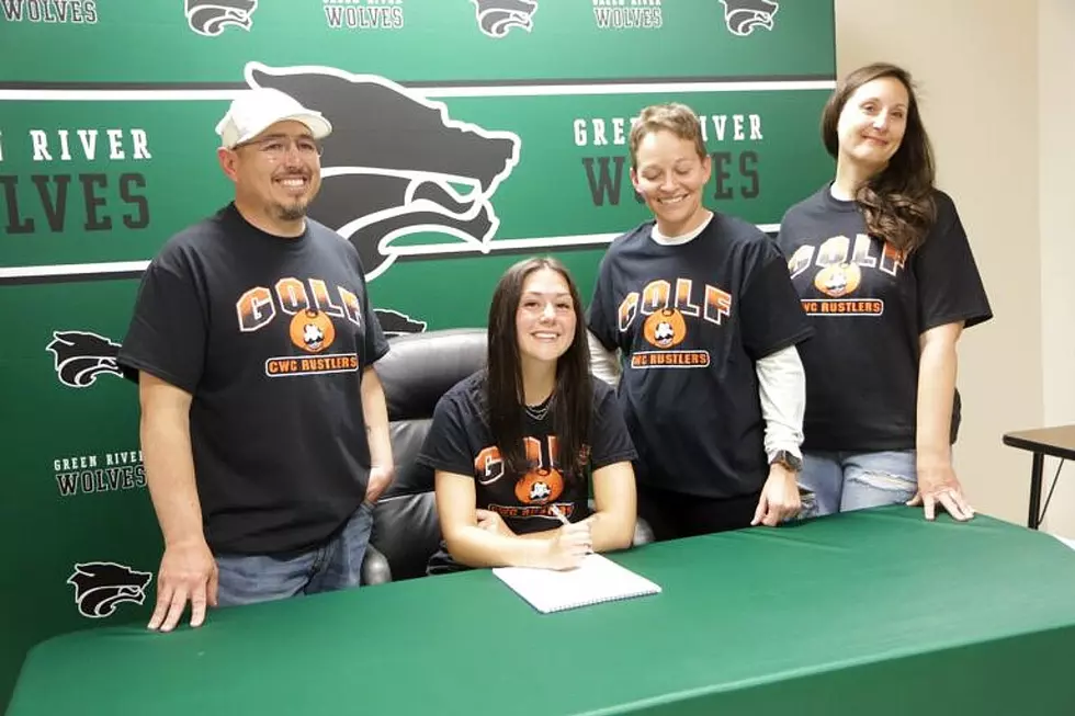 Isabell Salas of Green River Signs with Central Wyoming for Golf