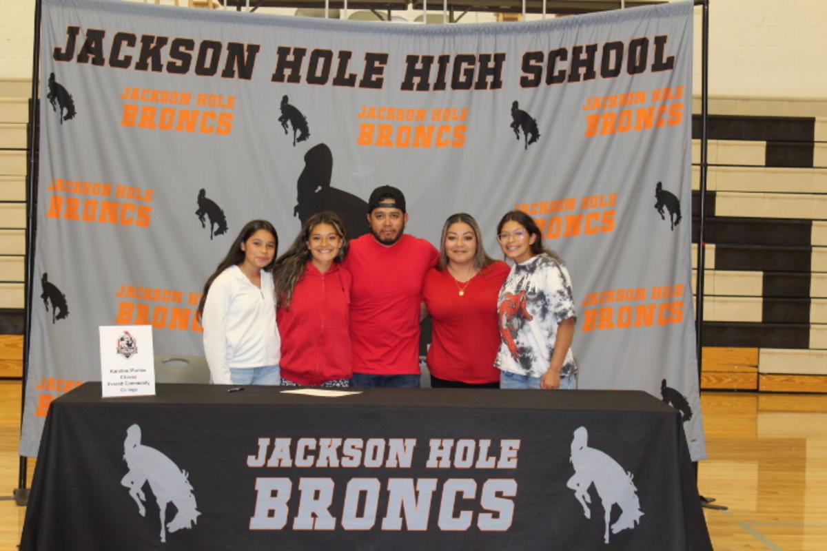 Karoline Montes Chavez from Jackson Heads to Everett CC for Soccer