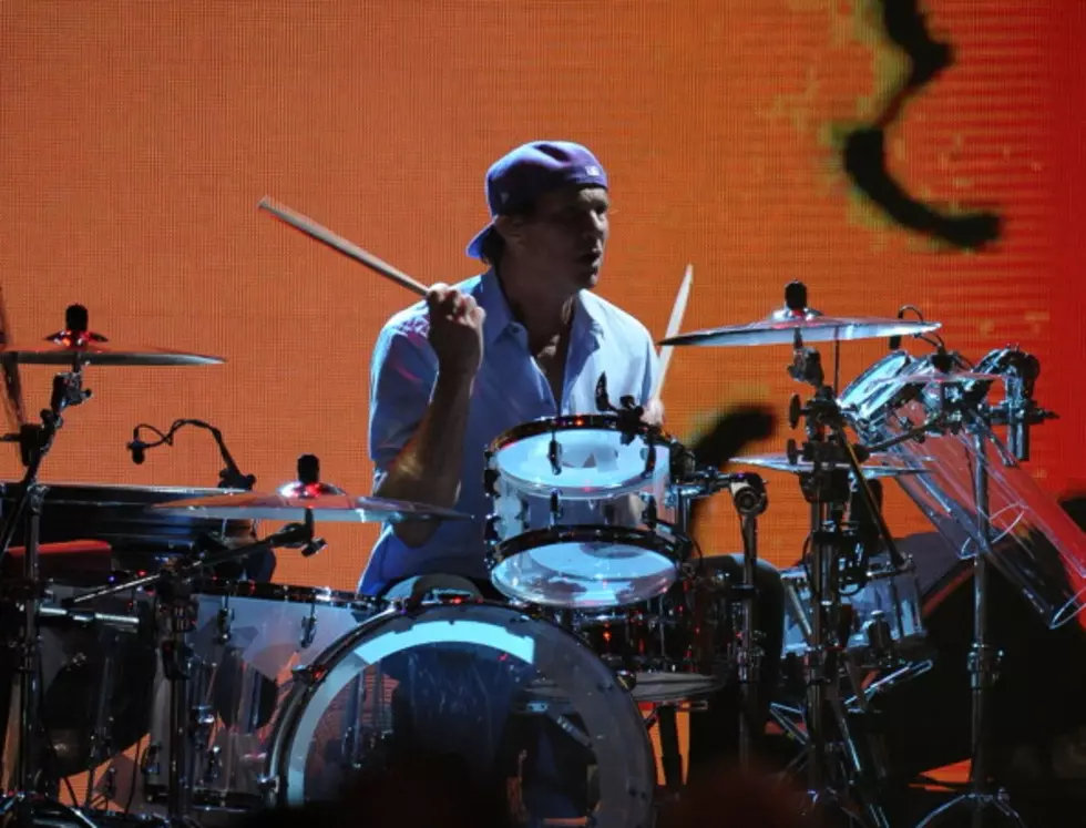 Chad Smith Sings Michigan Fight Song in Columbus (VIDEO)