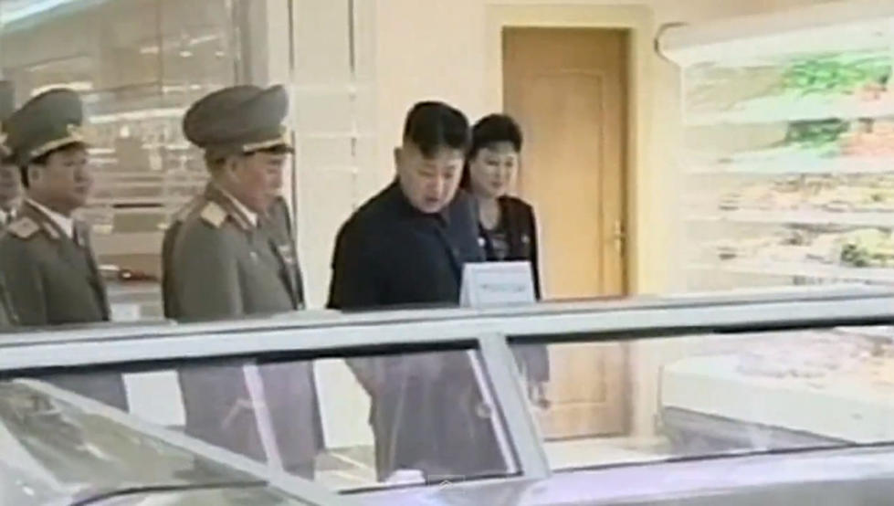North Korea Allows New Civil Liberties – Kim Jong-Un Legalizes Pizza and Pants