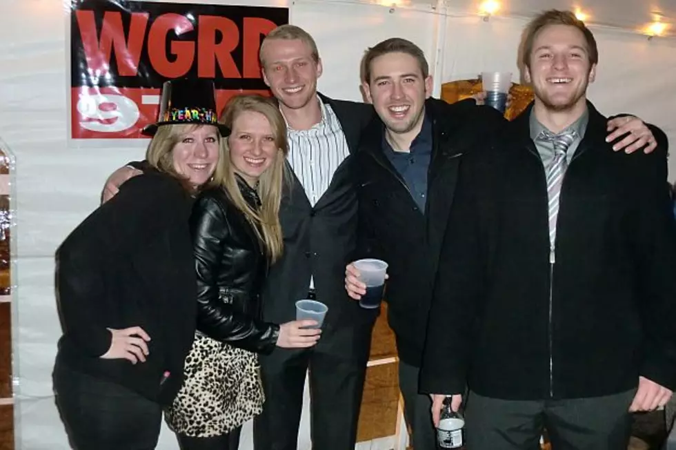 Crowds Celebrate End of 2012 at T.G.I. Friday’s in Downtown Grand Rapids