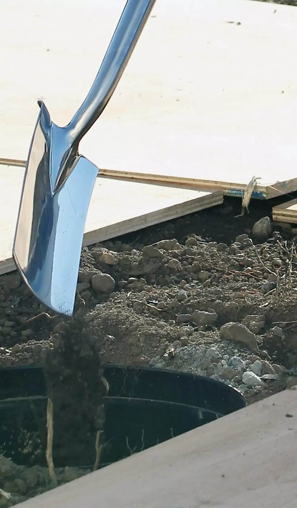Free Beer & Hot Wings: Charlotte Time Capsule Buried for Half Century Is Complete Flop [Video]