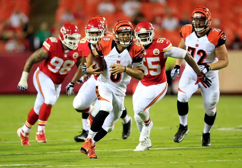 Free Beer &#038; Hot Wings: Cincinnati Bengals Quarterback Barfs Twice, Throws Touchdown Pass [Video]