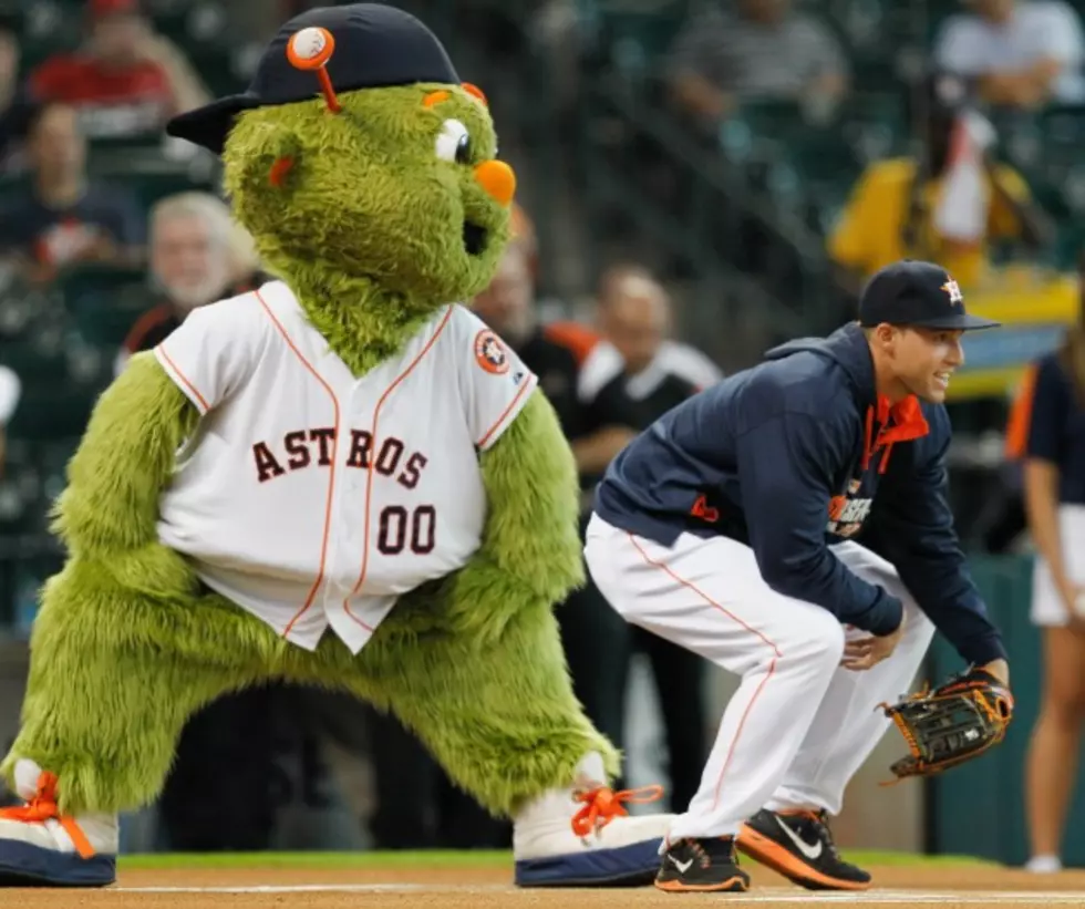 Free Beer &#038; Hot Wings: Absolute Worst First Pitch Ever [Video]