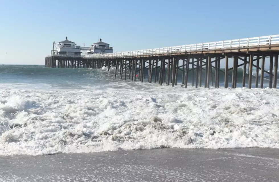 Free Beer &#038; Hot Wings: Big Wave Surfer Shoots The Pier in Malibu [Video]