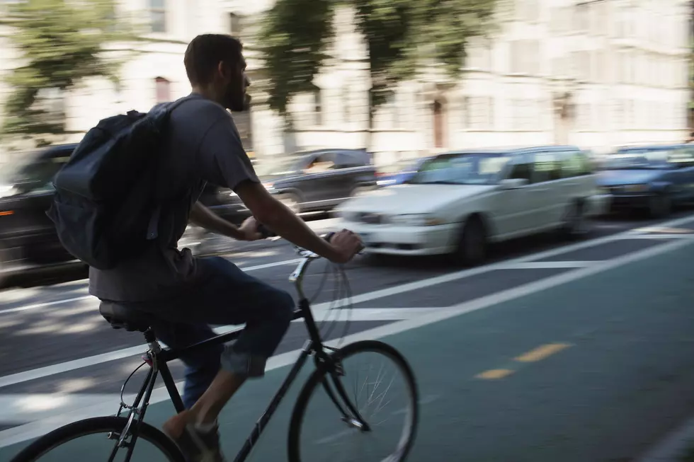 Free Beer & Hot Wings: It’s Rough Day for This Bicyclist [Video]