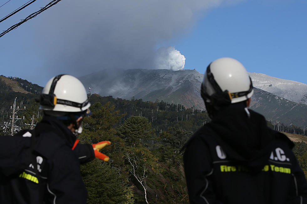 Free Beer & Hot Wings: Mount Ontake’s Eruption Caught On Tape by Japanese Hiker [Video]