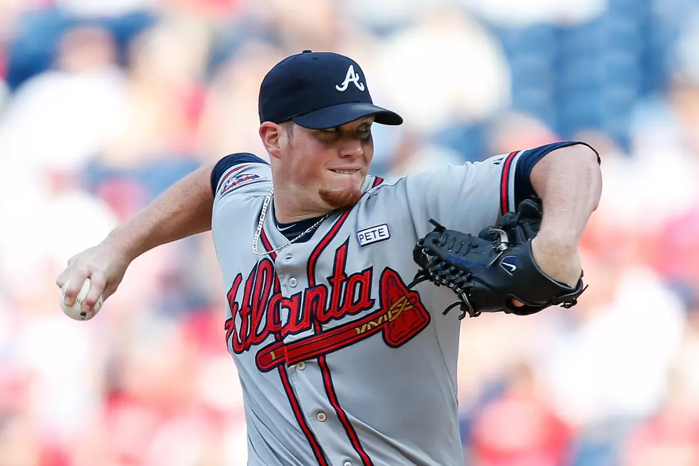 Free Beer &#038; Hot Wings: Philadelphia Phillies Fans Mock Atlanta Braves Pitcher&#8217;s Weird Pre-Pitch Ritual [Video]