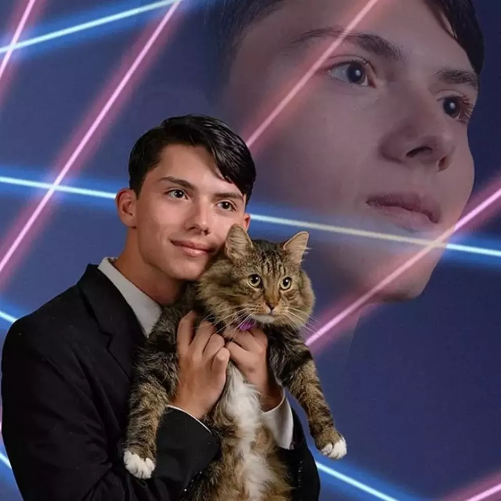 Free Beer & Hot Wings: High School Student Petitions to Have His Senior Yearbook Photo Include His Cat and Lasers [Video]