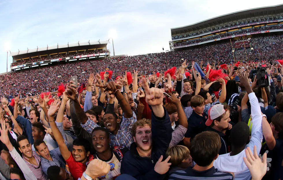Free Beer &#038; Hot Wings: Cops Take Down Alabama Fan Throwing Stuff at Mississippi Football Game [Video]