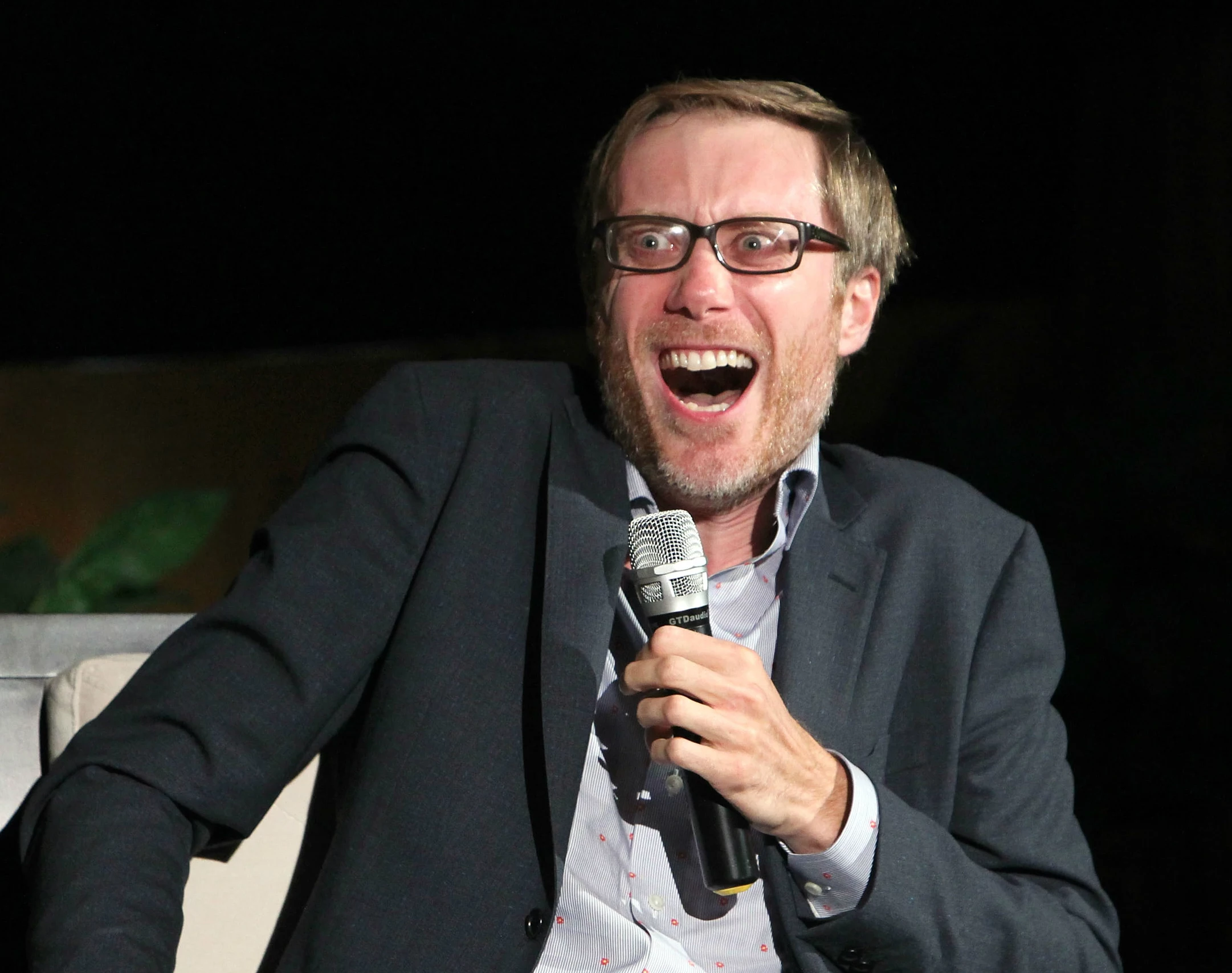 Free Beer & Hot Wings: Stephen Merchant Talks TV Writing, Working In Radio  and His Awkwardness (Audio)
